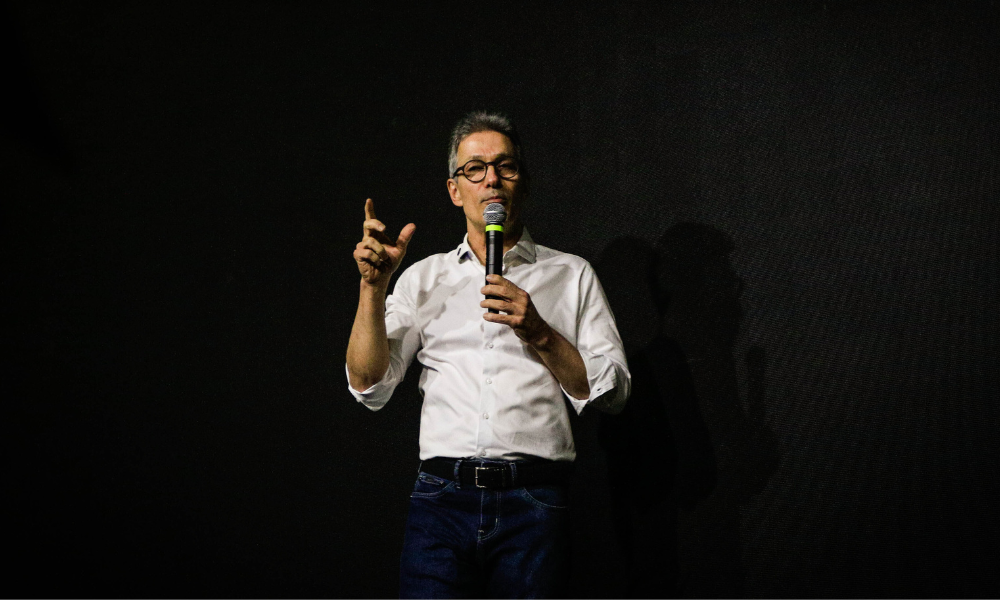 crise-no-novo:-santa-catarina-e-parana-se-posicionam-contra-criticas-de-zema-a-flavio
