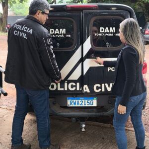 Homem invade delegacia para impedir denúncia e ameaça mulher: ‘Vou arrancar sua cabeça’ homem-invade-delegacia-para-impedir-denuncia-e-ameaca-mulher:-‘vou-arrancar-sua-cabeca’