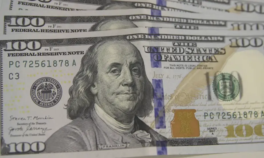 Dólar sobe a R$ 5,06 e bolsa cai com tensão externa e ruído político no Brasil dolar-sobe-a-r$-5,06-e-bolsa-cai-com-tensao-externa-e-ruido-politico-no-brasil