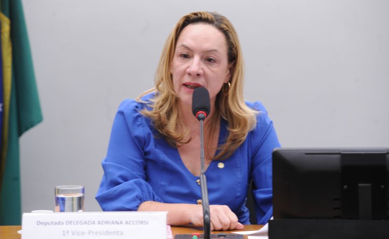 Comissão aprova novas regras para afastar agressores de vítimas no serviço público comissao-aprova-novas-regras-para-afastar-agressores-de-vitimas-no-servico-publico