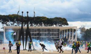 genial/quaest:-52%-sao-contra-a-reducao-das-penas-de-envolvidos-no-8-de-janeiro