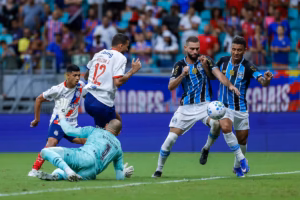 Bahia empata com o Grêmio, amplia jejum e ouve protestos contra Rogério Ceni bahia-empata-com-o-gremio,-amplia-jejum-e-ouve-protestos-contra-rogerio-ceni