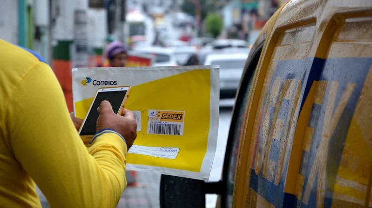 Correios passam a atender endividados do Desenrola em agências correios-passam-a-atender-endividados-do-desenrola-em-agencias