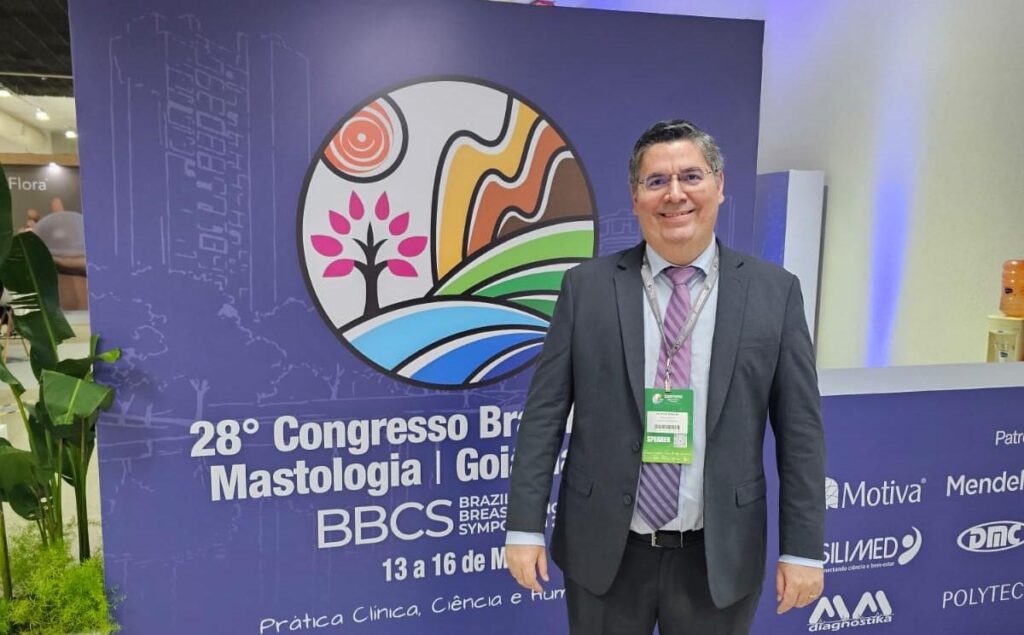 dr.-victor-rocha-leva-modelo-da-casa-rosa-ao-maior-congresso-de-mastologia-do-brasil