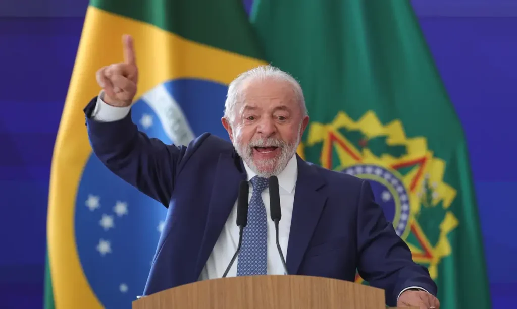 Lula sinaliza apoio à redução da jornada 6×1 e pede diálogo com empresários lula-sinaliza-apoio-a-reducao-da-jornada-6×1-e-pede-dialogo-com-empresarios