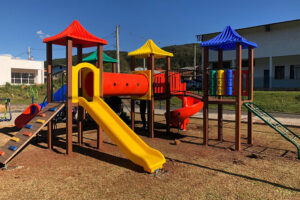Prefeitura de Paranaíba firma parceria para instalação de parque infantil em associação prefeitura-de-paranaiba-firma-parceria-para-instalacao-de-parque-infantil-em-associacao