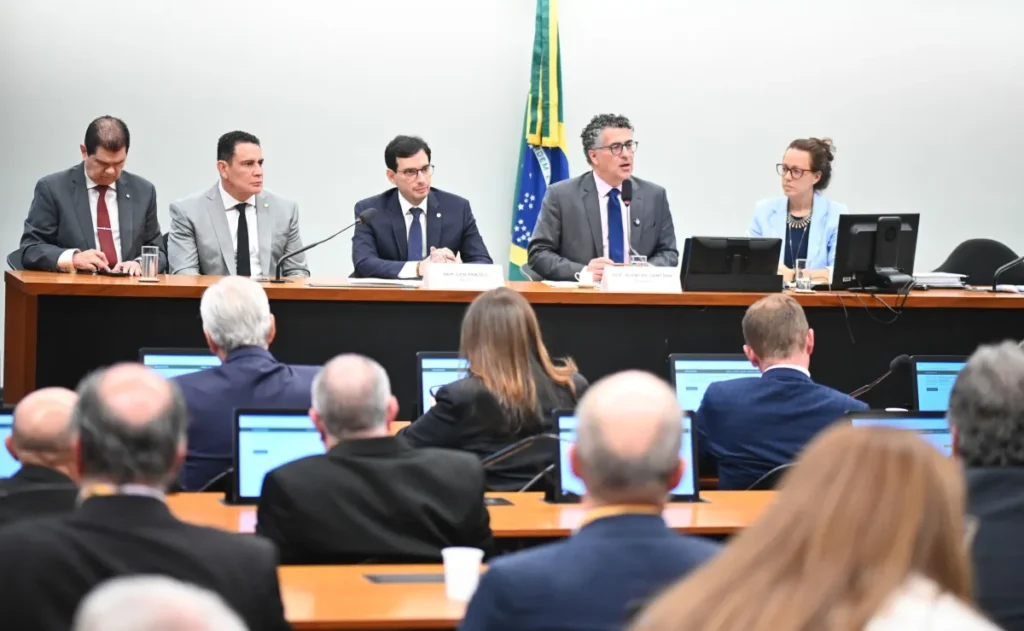 Parecer da 6×1 é adiado em meio à pressão para transição de 10 anos parecer-da-6×1-e-adiado-em-meio-a-pressao-para-transicao-de-10-anos