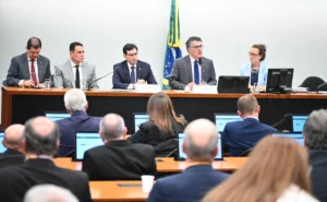 Parecer da 6×1 é adiado em meio à pressão para transição de 10 anos parecer-da-6×1-e-adiado-em-meio-a-pressao-para-transicao-de-10-anos