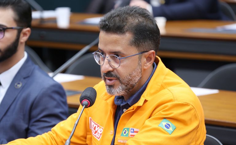 Debatedores divergem sobre medidas do governo para conter preços dos combustíveis debatedores-divergem-sobre-medidas-do-governo-para-conter-precos-dos-combustiveis