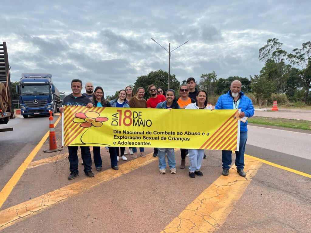 Pedágio educativo mobiliza motoristas na BR-163 em Coxim durante campanha Maio Laranja pedagio-educativo-mobiliza-motoristas-na-br-163-em-coxim-durante-campanha-maio-laranja