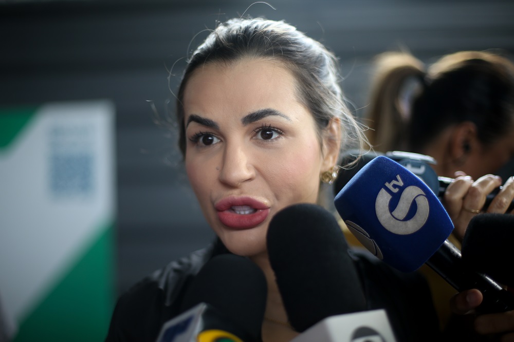 Deolane Bezerra é presa em operação contra lavagem de dinheiro do PCC deolane-bezerra-e-presa-em-operacao-contra-lavagem-de-dinheiro-do-pcc