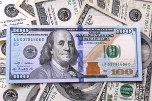 mercado-abre-com-dolar-em-alta