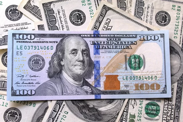 Mercado abre com dólar em alta mercado-abre-com-dolar-em-alta