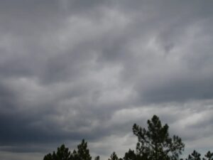 sexta-feira-sera-de-muitas-nuvens-e-clima-ameno-em-paranaiba,-aponta-previsao