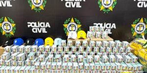 RJ: Polícia apreende mais de 200 mil figurinhas falsificadas da Copa rj:-policia-apreende-mais-de-200-mil-figurinhas-falsificadas-da-copa