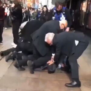 Congolês de 35 anos morre após abordagem violenta de seguranças em Dublin, na Irlanda congoles-de-35-anos-morre-apos-abordagem-violenta-de-segurancas-em-dublin,-na-irlanda