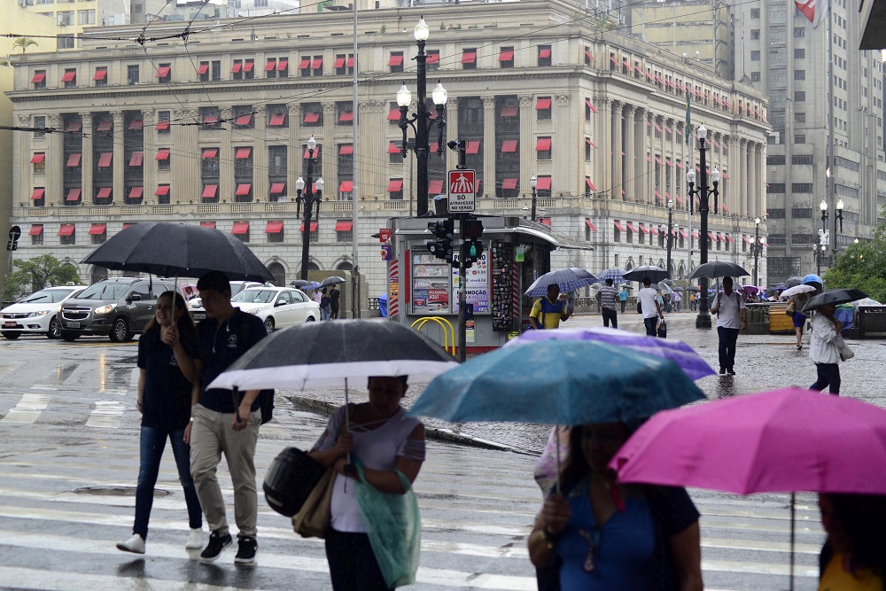 fim-de-semana-sera-de-temporal-no-sudeste;-veja-previsao-para-todo-o-pais