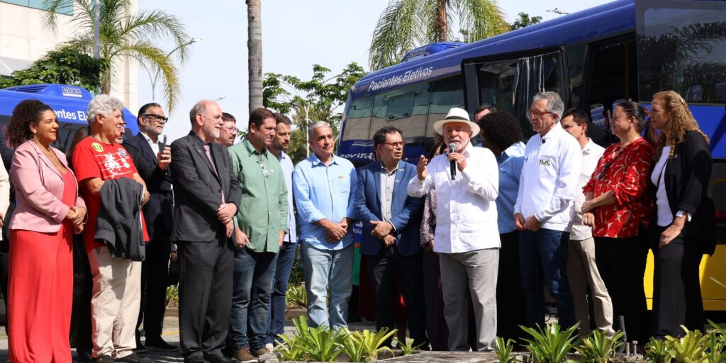 Lula pede que governador do RJ trabalhe para prender milicianos lula-pede-que-governador-do-rj-trabalhe-para-prender-milicianos