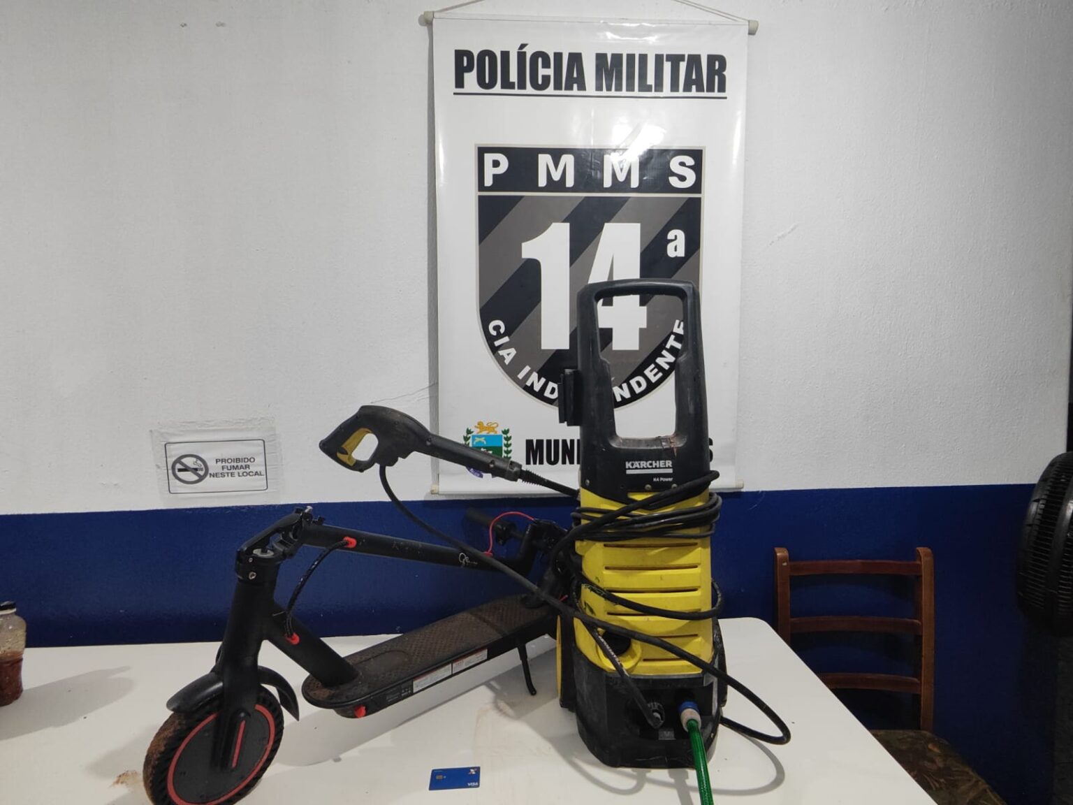 PM prende suspeito de furto e recupera objetos roubados no bairro Berneck de Mundo Novo pm-prende-suspeito-de-furto-e-recupera-objetos-roubados-no-bairro-berneck-de-mundo-novo