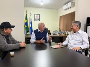 roberto-hashioka-cumpre-agenda-em-caracol-e-debate-demandas-do-municipio