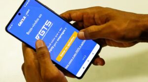 Veja como usar o FGTS para quitar dívidas sem sair de casa veja-como-usar-o-fgts-para-quitar-dividas-sem-sair-de-casa