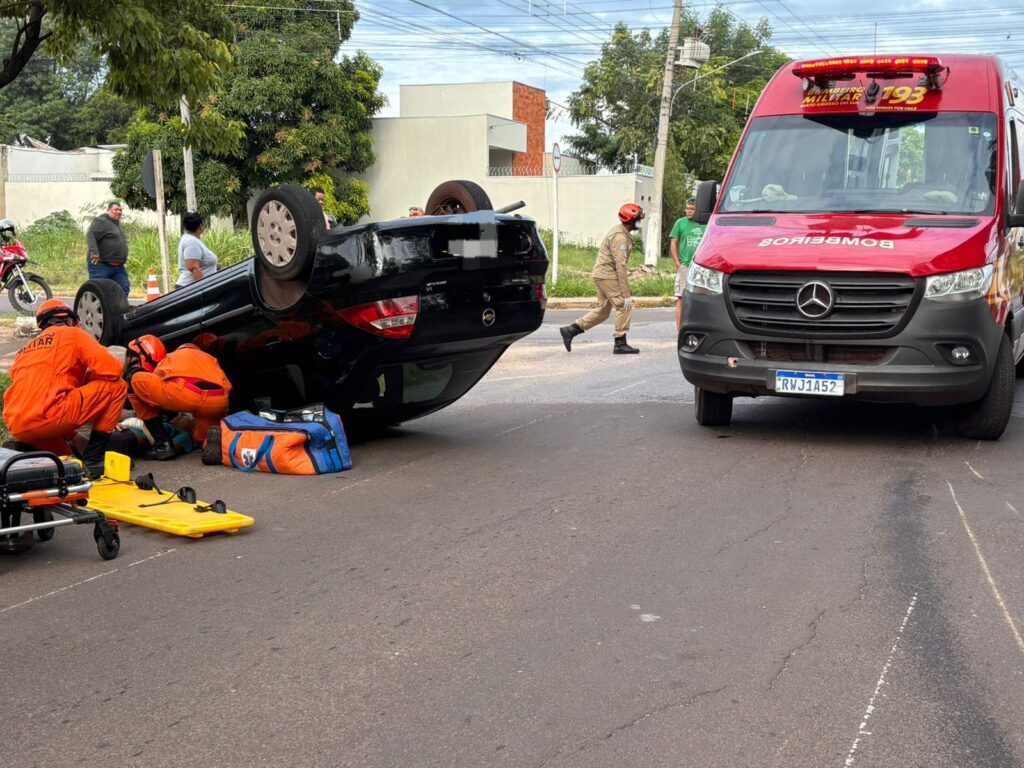 Acidente violento deixa duas pessoas feridas em cruzamento acidente-violento-deixa-duas-pessoas-feridas-em-cruzamento