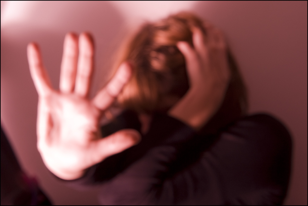Justiça da Suécia pede 10 anos de prisão a acusado de prostituir esposa com 120 homens justica-da-suecia-pede-10-anos-de-prisao-a-acusado-de-prostituir-esposa-com-120-homens