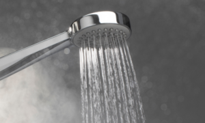 Por que tomar banho muito quente faz mal para a pele e piora o ressecamento no inverno por-que-tomar-banho-muito-quente-faz-mal-para-a-pele-e-piora-o-ressecamento-no-inverno