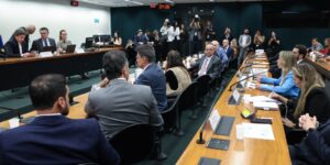 Pedido de vista adia votação da PEC do fim da escala 6X1 pedido-de-vista-adia-votacao-da-pec-do-fim-da-escala-6x1