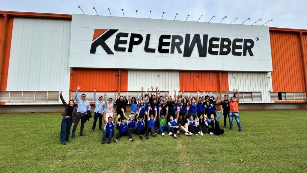 Em visita à Kepler Weber, alunos da Escola Sesi conhecem processo industrial na prática em-visita-a-kepler-weber,-alunos-da-escola-sesi-conhecem-processo-industrial-na-pratica