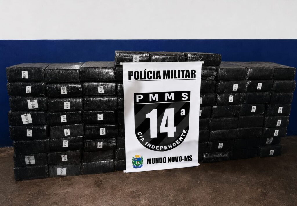 Suspeito joga carro contra viatura, capota e foge deixando 75 fardos de maconha em Mundo Novo suspeito-joga-carro-contra-viatura,-capota-e-foge-deixando-75-fardos-de-maconha-em-mundo-novo