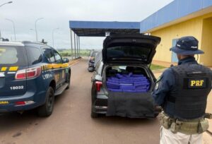 prf-apreende-quase-meia-tonelada-de-maconha-e-recupera-carro-roubado-em-santa-catarina