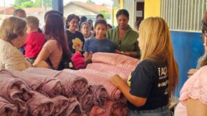 Frio chegou e Prefeitura de Ribas aquece famílias com entrega de cobertores frio-chegou-e-prefeitura-de-ribas-aquece-familias-com-entrega-de-cobertores