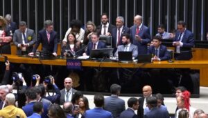 camara-federal-aprova-fim-da-escala-6×1-no-brasil