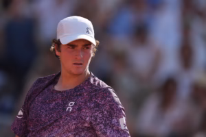 João Fonseca vira jogo em Roland Garros e terá duelo contra Djokovic joao-fonseca-vira-jogo-em-roland-garros-e-tera-duelo-contra-djokovic