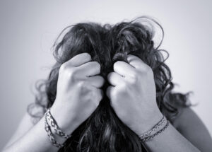 o-que-fazer-para-evitar-o-frizz-e-o-ressecamento-do-cabelo-no-clima-frio-e-seco