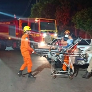 Colisão entre veículos deixa mulher e criança feridas em cruzamento de Corumbá colisao-entre-veiculos-deixa-mulher-e-crianca-feridas-em-cruzamento-de-corumba
