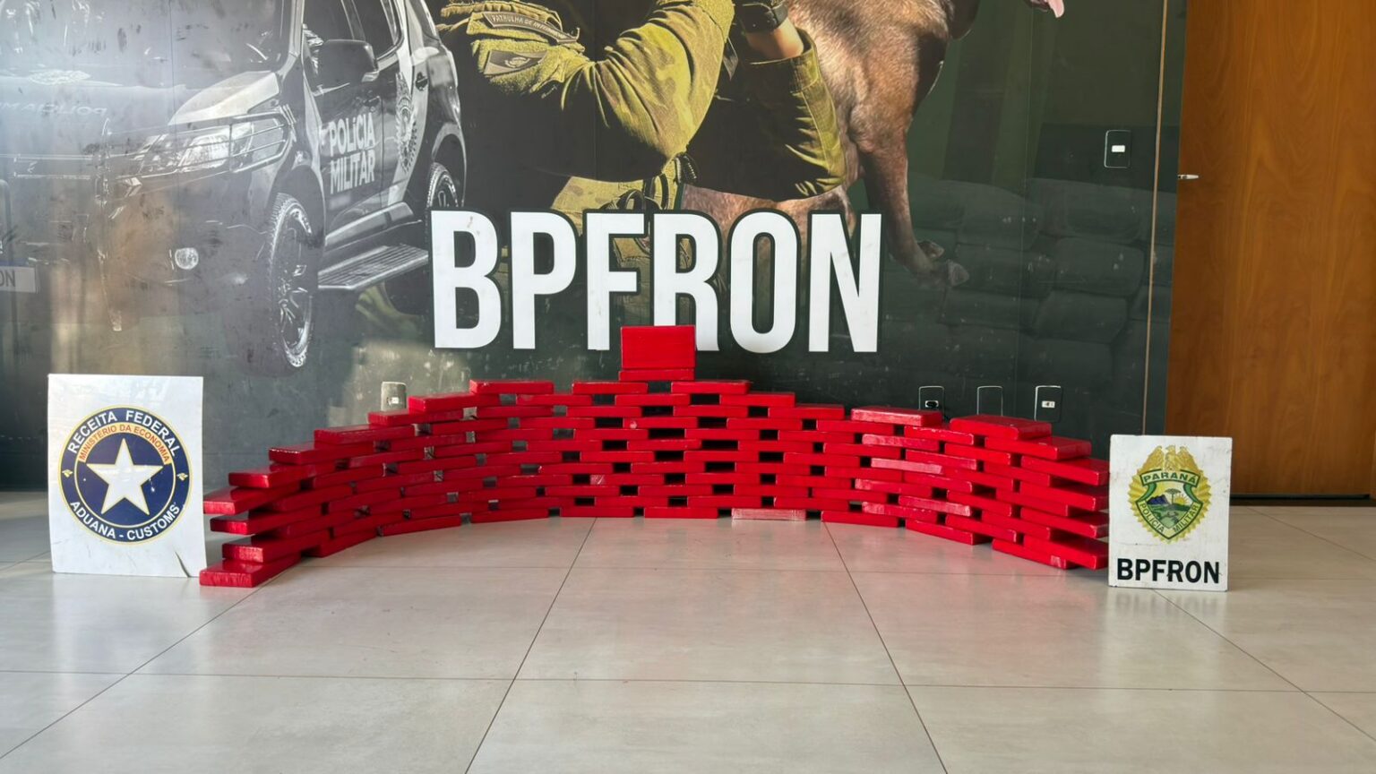 BPFRON e Receita Federal apreenderam mais de 108 kg de cocaína em Umuarama-PR bpfron-e-receita-federal-apreenderam-mais-de-108-kg-de-cocaina-em-umuarama-pr