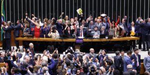 Saiba como votaram os deputados na PEC que acaba com a escala 6×1 saiba-como-votaram-os-deputados-na-pec-que-acaba-com-a-escala-6×1