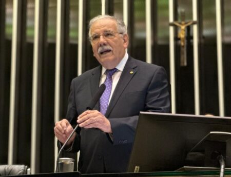 camara-aprova-pec-da-imunidade-para-igrejas-com-articulacao-de-dr.-luiz-ovando