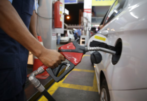 gasolina-fica-mais-cara-a-partir-desta-sexta-feira-apos-reajuste-anunciado-pela-petrobras