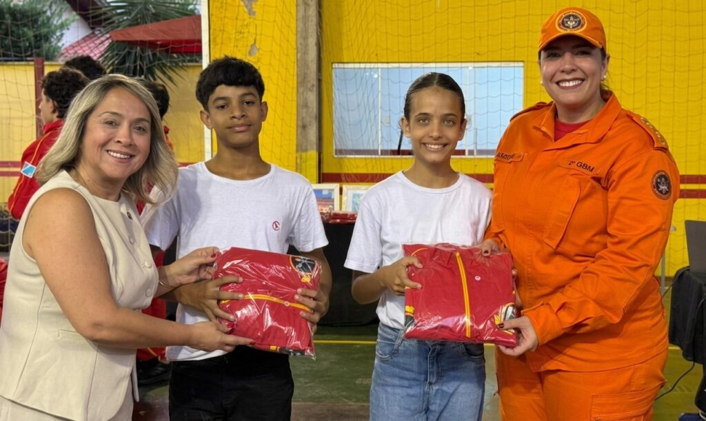 lia-nogueira-amplia-apoio-ao-bombeiros-do-amanha-em-ms
