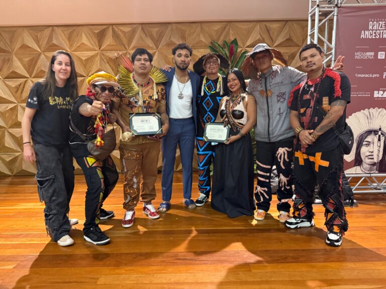 Brô MC’s amplia voz indígena entre música, formação e justiça climática em agenda nacional bro-mc’s-amplia-voz-indigena-entre-musica,-formacao-e-justica-climatica-em-agenda-nacional