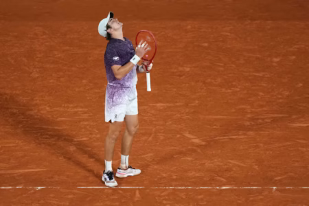 João Fonseca vai às quartas de Roland Garros e recoloca o Brasil entre os oito após 22 anos joao-fonseca-vai-as-quartas-de-roland-garros-e-recoloca-o-brasil-entre-os-oito-apos-22-anos