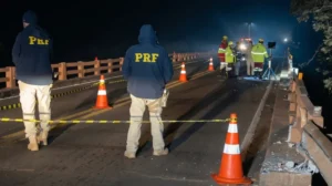 Rio Brilhante: Bombeiros retomam buscas por motorista de caminhão que caiu no Rio Vacaria