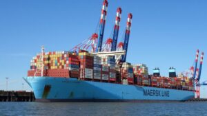 Maersk diz que um de seus navios atravessou Ormuz escoltado pelos EUA Maersk diz que um de seus navios atravessou Ormuz escoltado pelos EUA