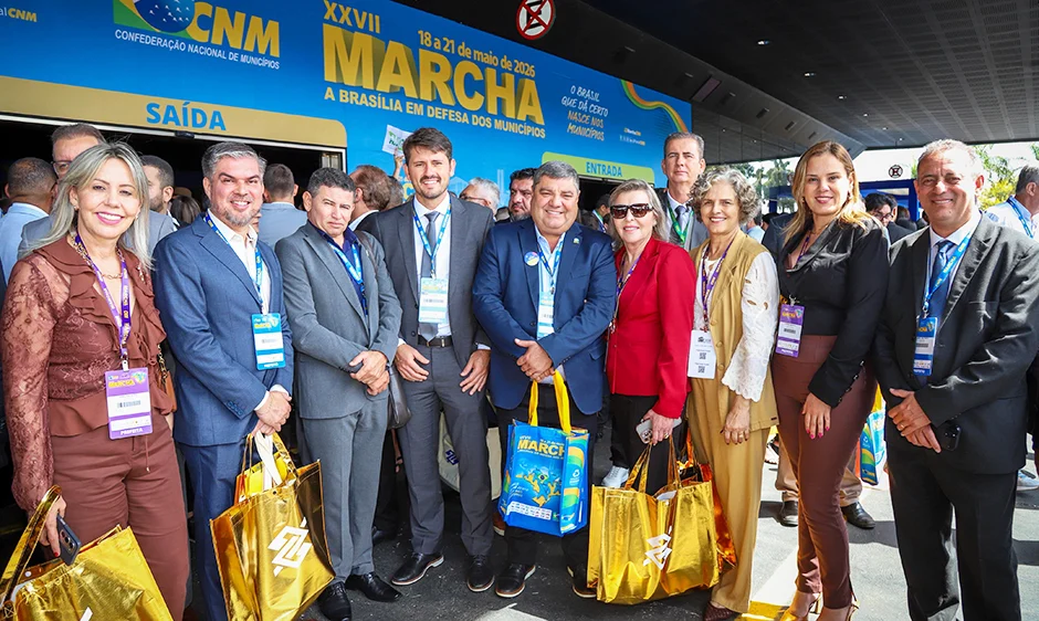 Em marcha a Brasília, 37 prefeitos de MS cobram socorro financeiro e mandam recado para 2026 Em marcha a Brasília, 37 prefeitos de MS cobram socorro financeiro e mandam recado para 2026