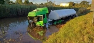 Caminhoneiro de Terenos morre após acidente entre carretas na BR-163 em Mato Grosso