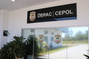 Travesti é acusada de tentar estuprar adolescente no Jardim Seminário Travesti é acusada de tentar estuprar adolescente no Jardim Seminário
