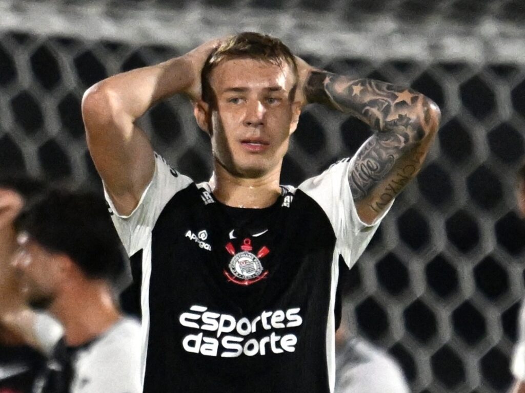 Corinthians volta a correr risco de transfer ban por dívida na compra de Charles Corinthians volta a correr risco de transfer ban por dívida na compra de Charles
